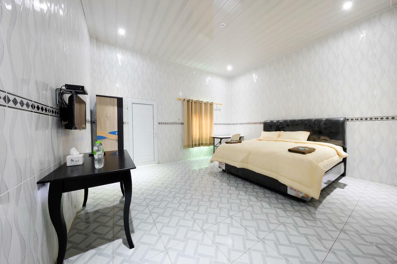 Mega Nasional Seaview Hotel Gunung Sitoli Buitenkant foto
