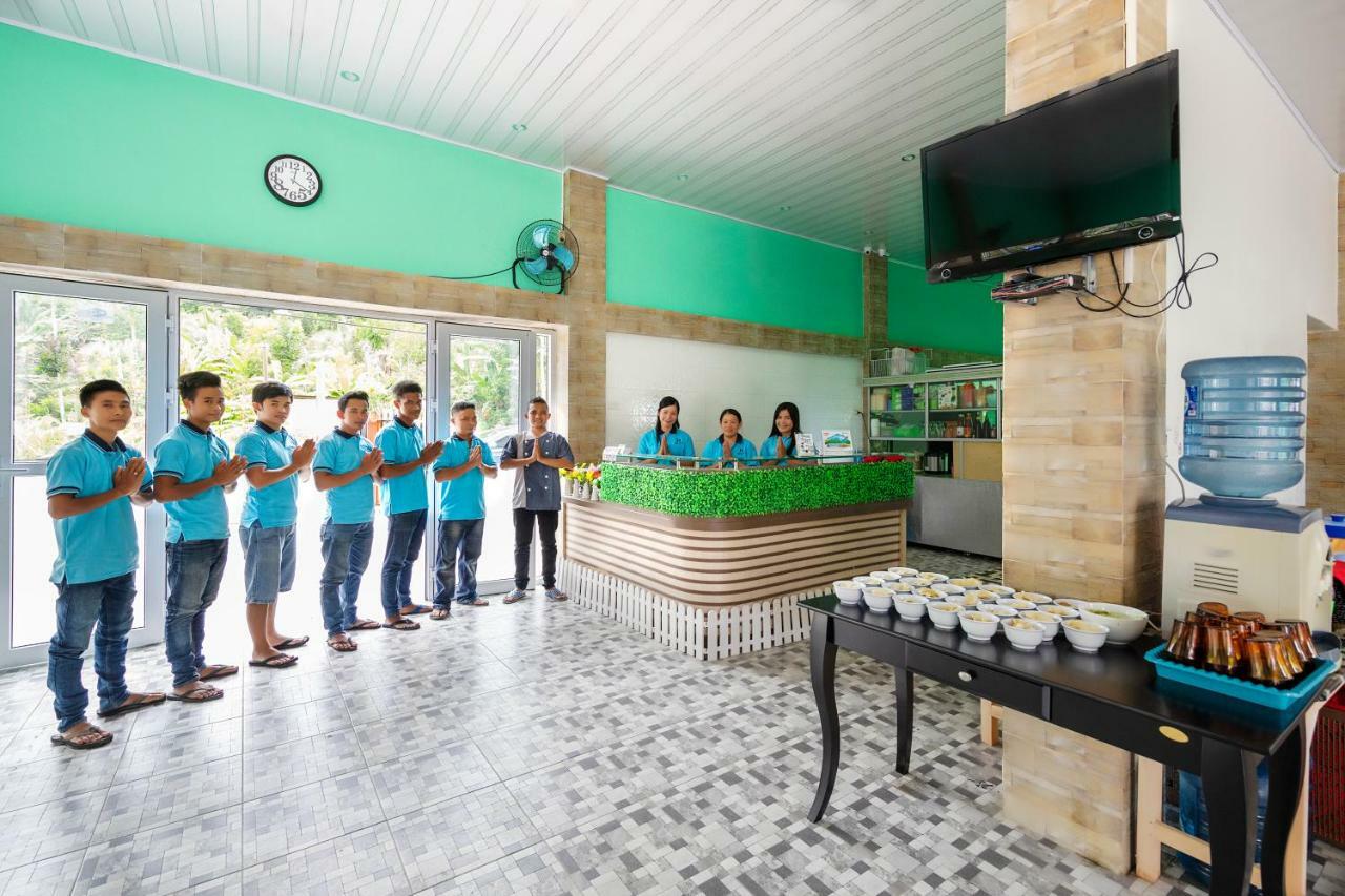 Mega Nasional Seaview Hotel Gunung Sitoli Buitenkant foto