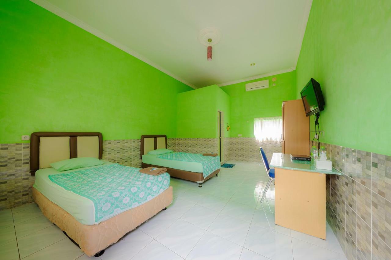 Mega Nasional Seaview Hotel Gunung Sitoli Buitenkant foto