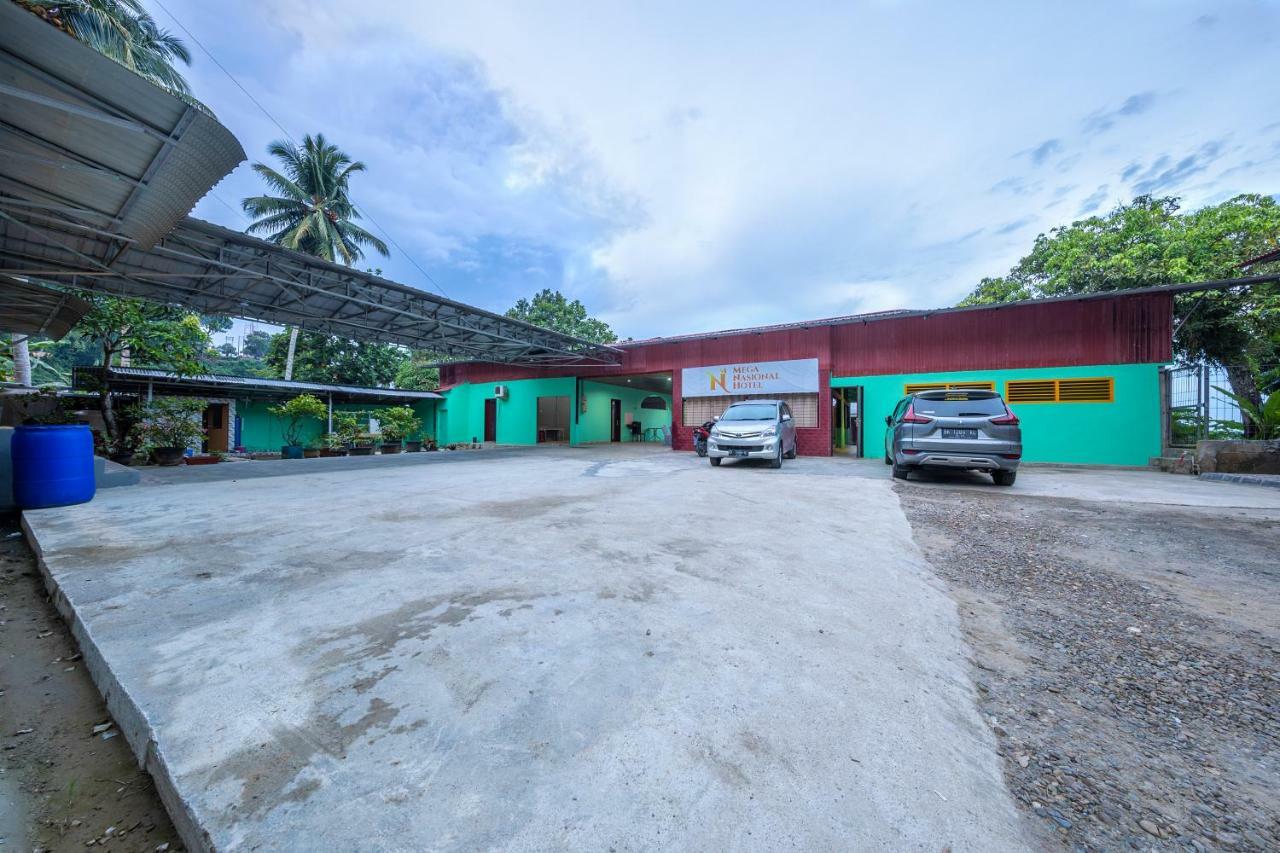 Mega Nasional Seaview Hotel Gunung Sitoli Buitenkant foto